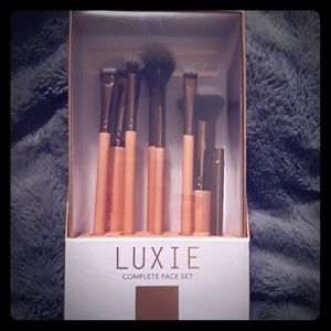 Luxie complete face brush set